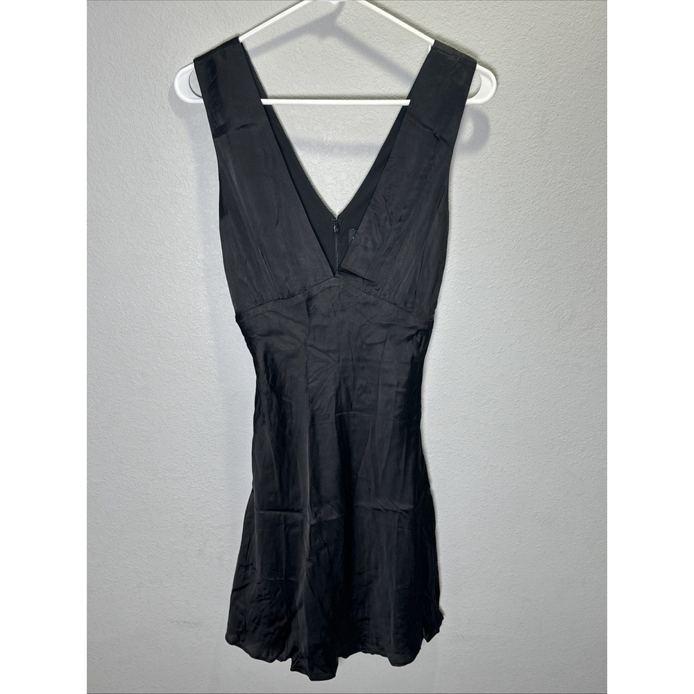 Bardot Women's Size Medium Azzura Stain Black Mini Dress Size 6 VNeck Sleeveless